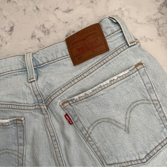 Levi’s Light Wash Jean Shorts - Picture 5 of 6